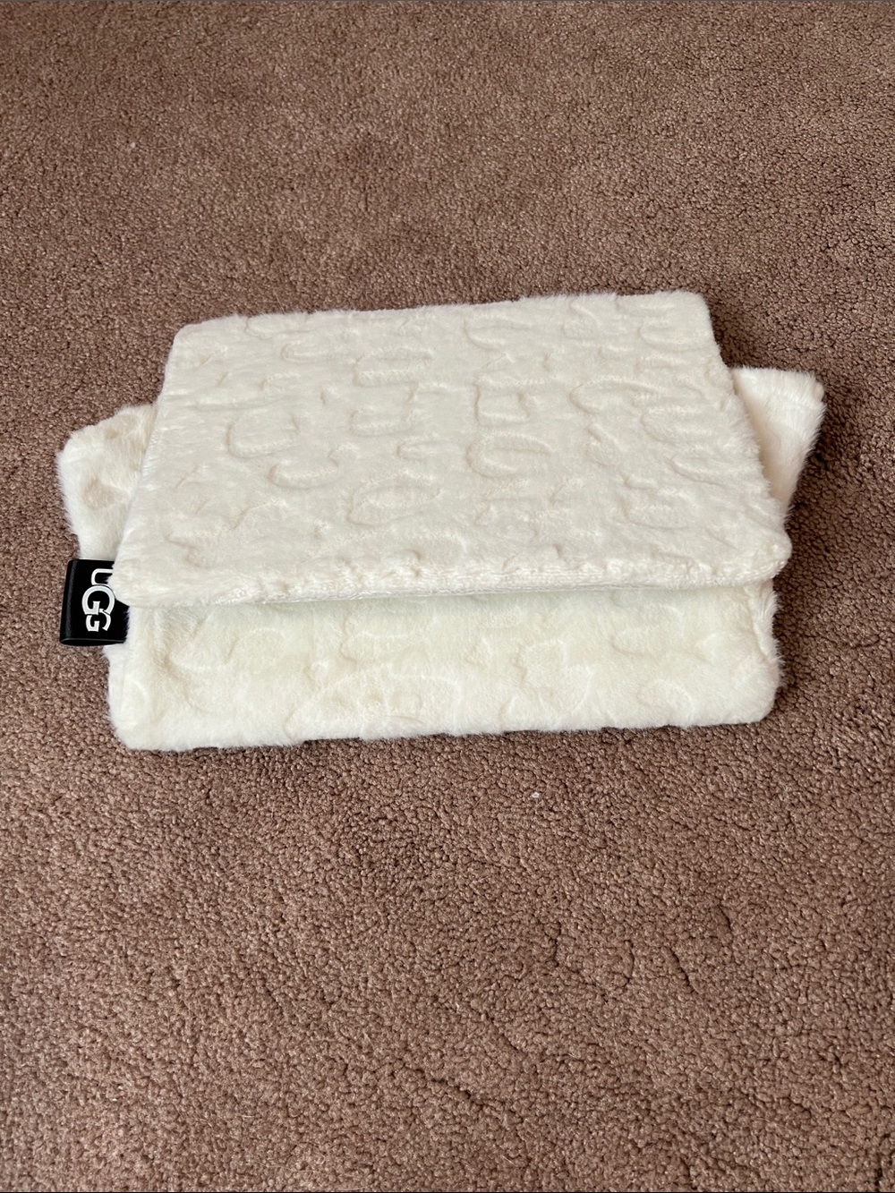 Ugg sherpa white snow organizer